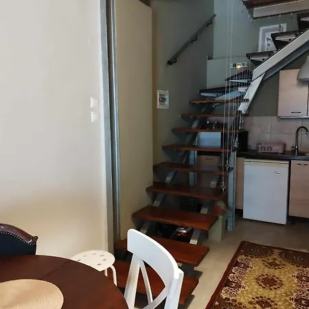 Short Loft At Thessalonique