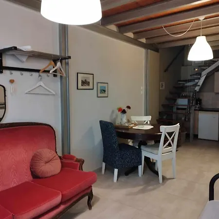 Short Loft At * Thessalonique